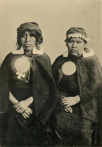 Mujeres Mapuches por Milet — Temuco — 1890 | Chile de Ayer