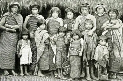 Mujeres y niños mapuches — Temuco — 1908 | Chile de Ayer