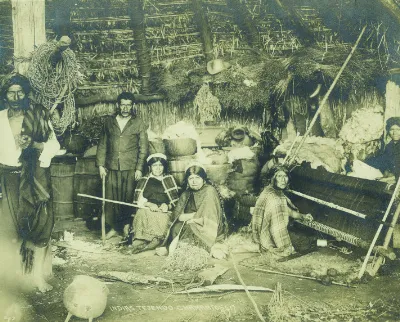 Obder Heffer Bissett. Interior de ruca Mapuche — Temuco — 1895 | Chile de Ayer