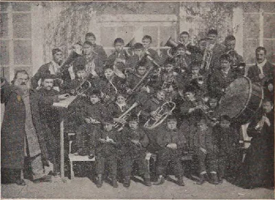 Banda de música de niños fueguinos. Misión Salesiana Dawson — Tierra del Fuego — 1924 | Chile de Ayer