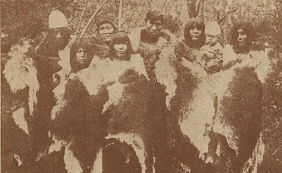 Onas con vestimentas (1938) — Tierra del Fuego — 1938 | Chile de Ayer