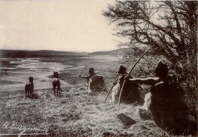 Selknam cazando — Tierra del Fuego — 1930 | Chile de Ayer