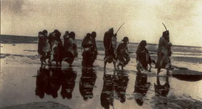 Selknam playa 1930 — Tierra del Fuego — 1930 | Chile de Ayer