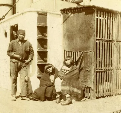 Transporte marítimo de pobladores fueguinos, c.1890 — Tierra del Fuego — 1890 | Chile de Ayer
