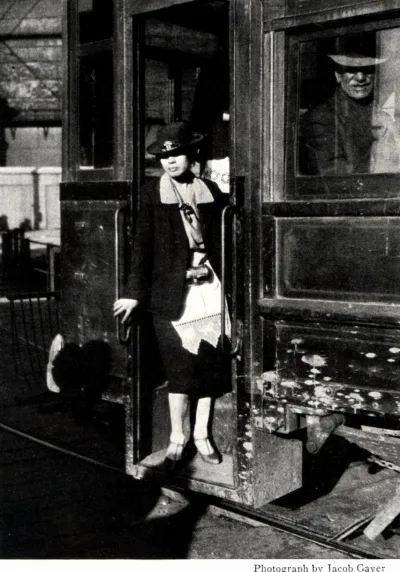 Cobradora de tranvía de valparaíso, 1920
