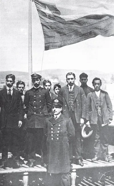 Piloto Pardo y tripulacion de la Yelcho
