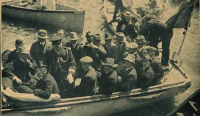 Shackleton y compañeros al llegar al Muelle Prat