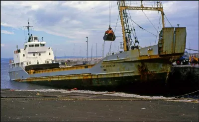 A coal boat at Bangor - geograph.org.uk - 565821