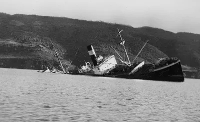 The steamer Canelos sank in Valdivia River - photo from autumn 1960