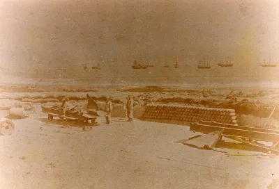 Una foto mas ampliada pero menos clara del Fuerte San Jose en Arica — Arica — 1880 | Chile de Ayer