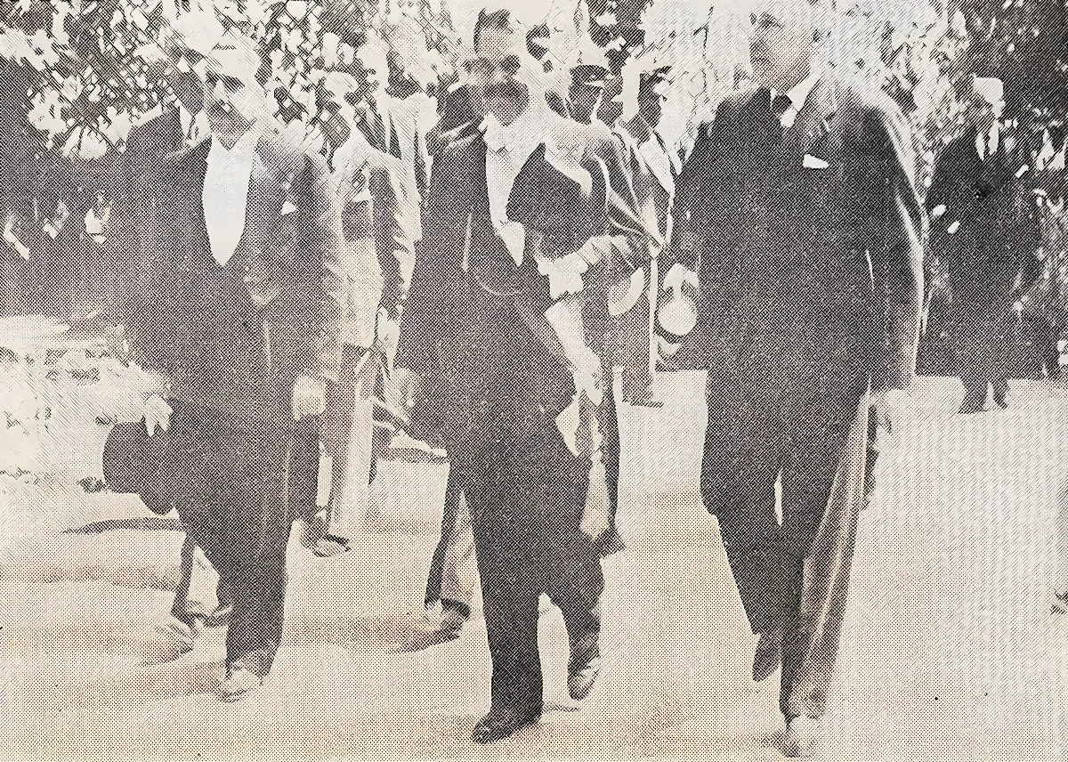 S.E llegando al cerro Santa Lucía a las ceremonias conmemorativas del Cuarto Centenario de Santiago — aprox. 1941 | Chile de Ayer