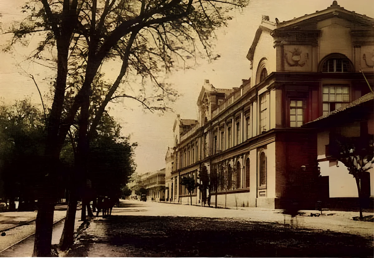 Casa Central de la U de Chile (1880) — 1880 | Chile de Ayer