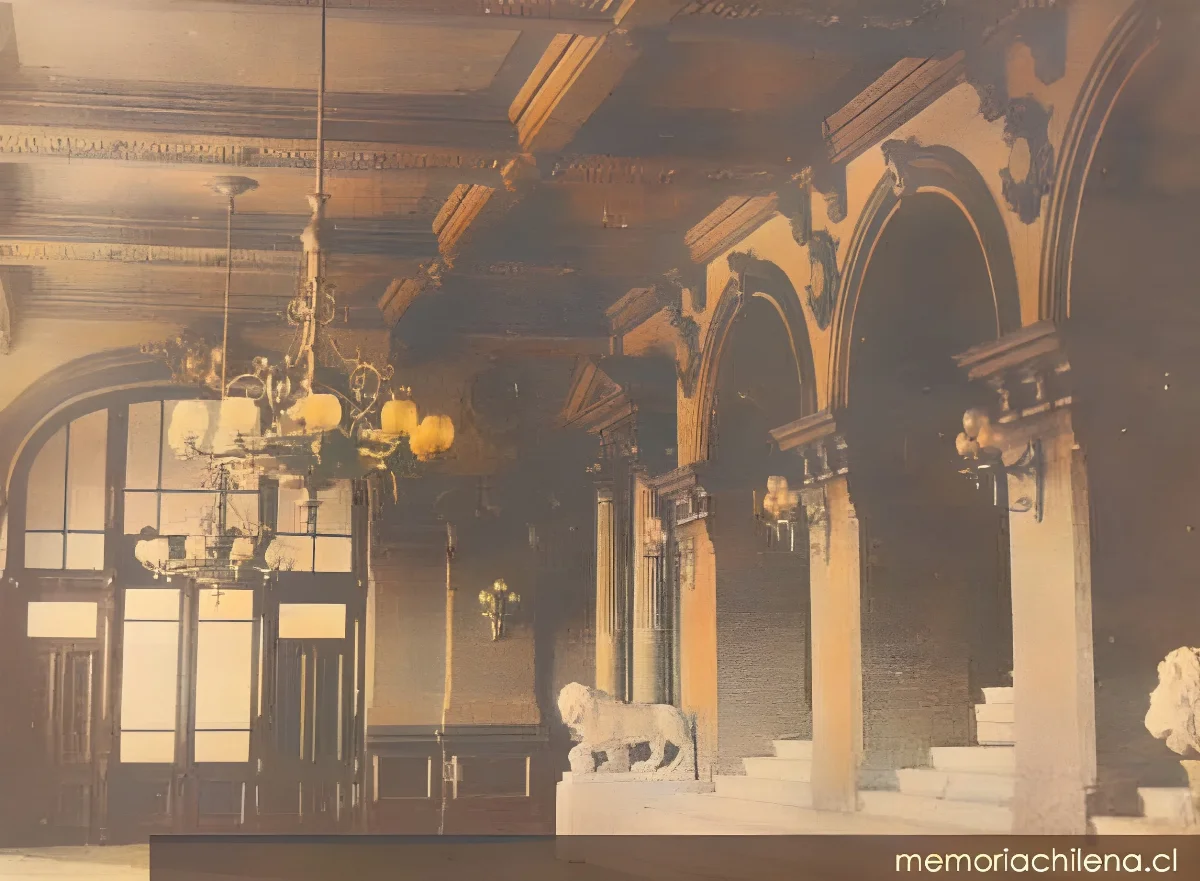 Foyer del segundo Teatro Victoria, 1895 — 1895 | Chile de Ayer