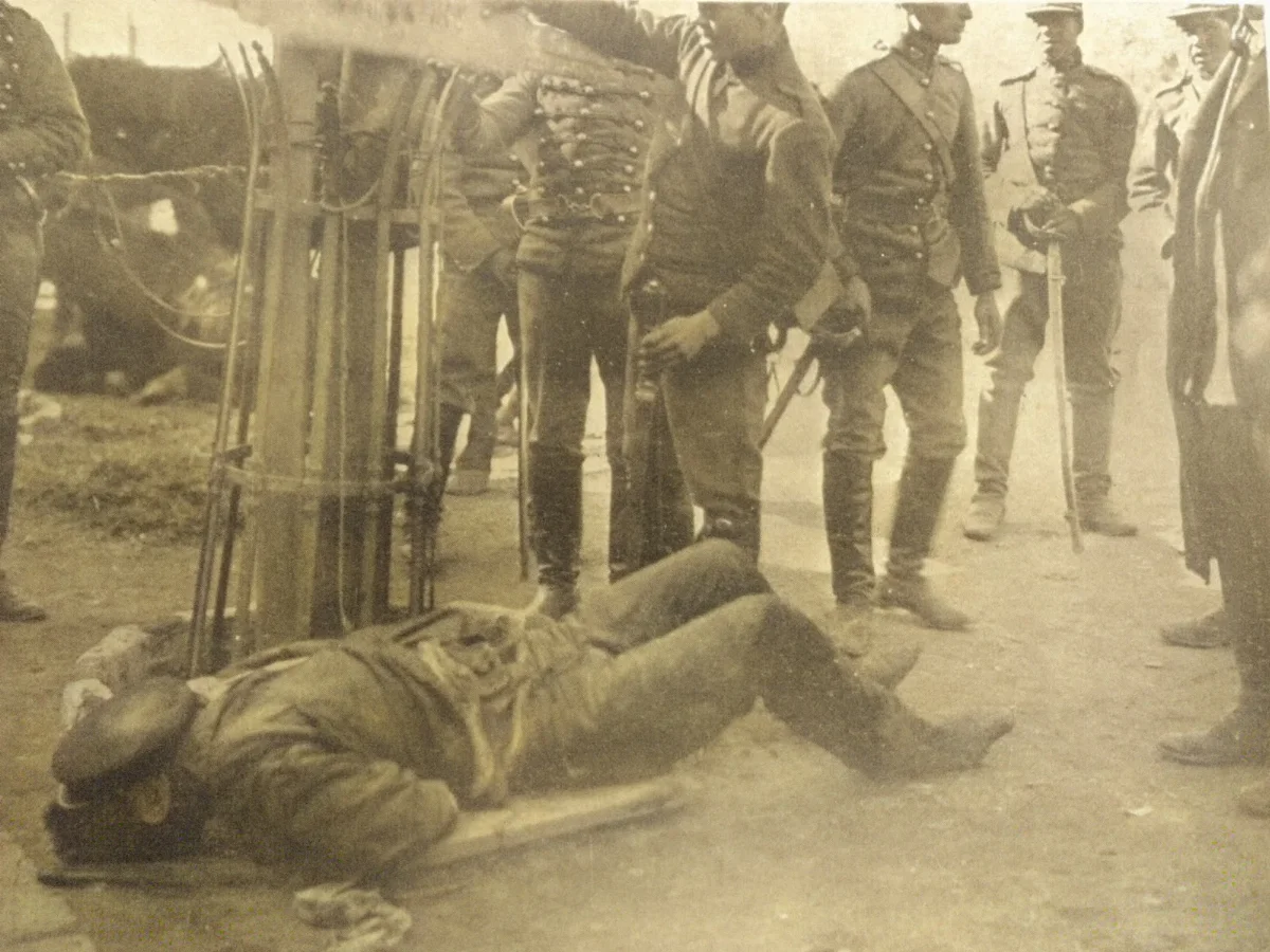 Fusilado por ladrón tras el terremoto de Valparaíso de 1906 — aprox. 1910 | Chile de Ayer