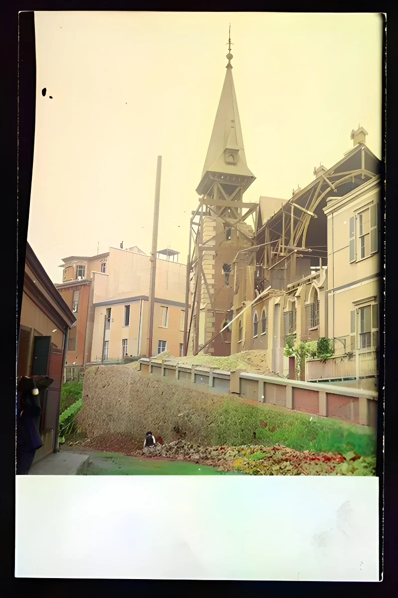 Iglesia de Valparaíso con escombros tras terremoto de 1906 — aprox. 1906 | Chile de Ayer