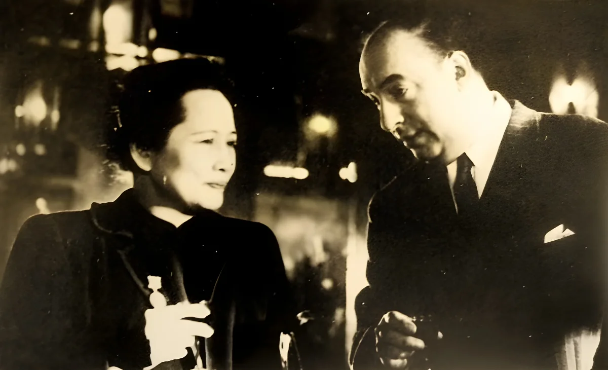 Pablo Neruda con Soong Ching-ling en China — 1951 | Chile de Ayer