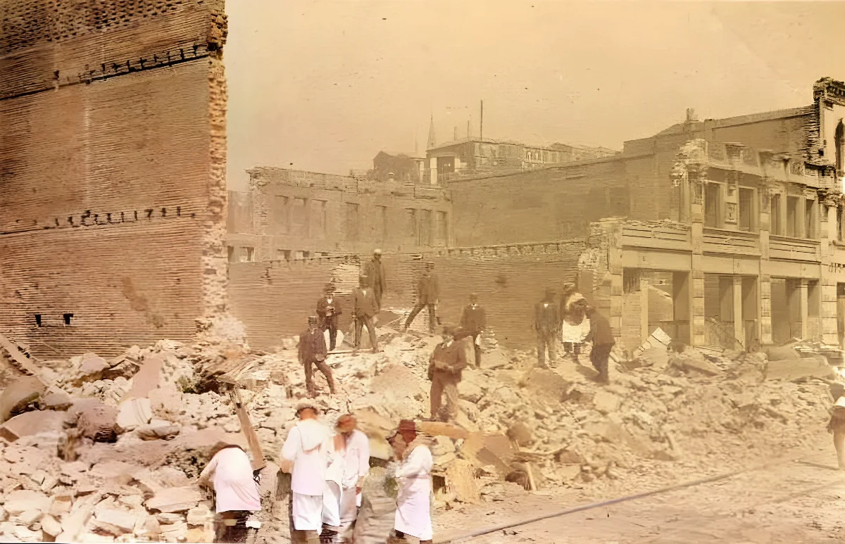 Limpieza de Escombros luego del Terremoto del 16 de agosto de 1906 en Valparaíso — aprox. 1906 | Chile de Ayer