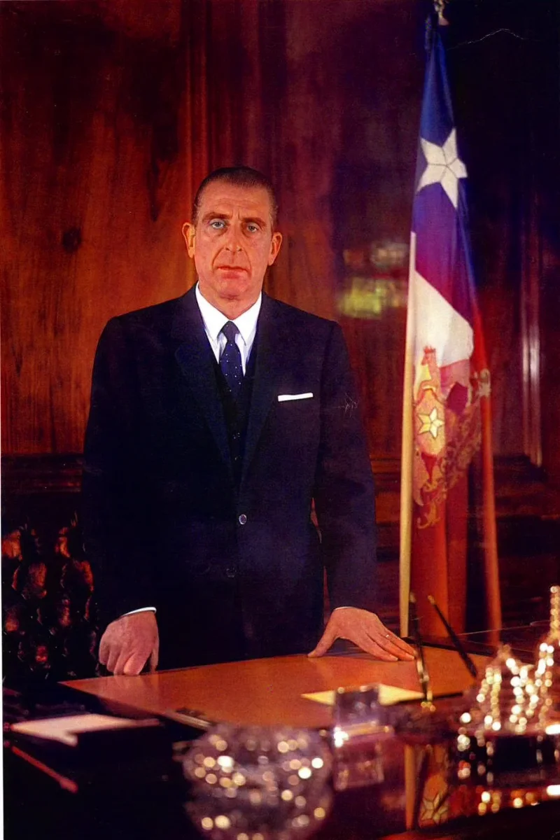 Eduardo Frei Montalva en su escritorio de La Moneda — aprox. 1964–1970 | Chile de Ayer