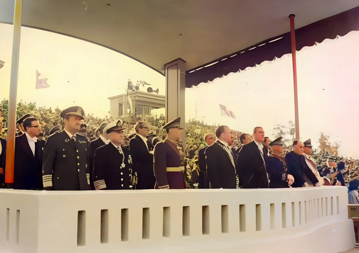 Eduardo Frei Montalva en la celebración de la Parada Militar de 1968 — 1968 | Chile de Ayer