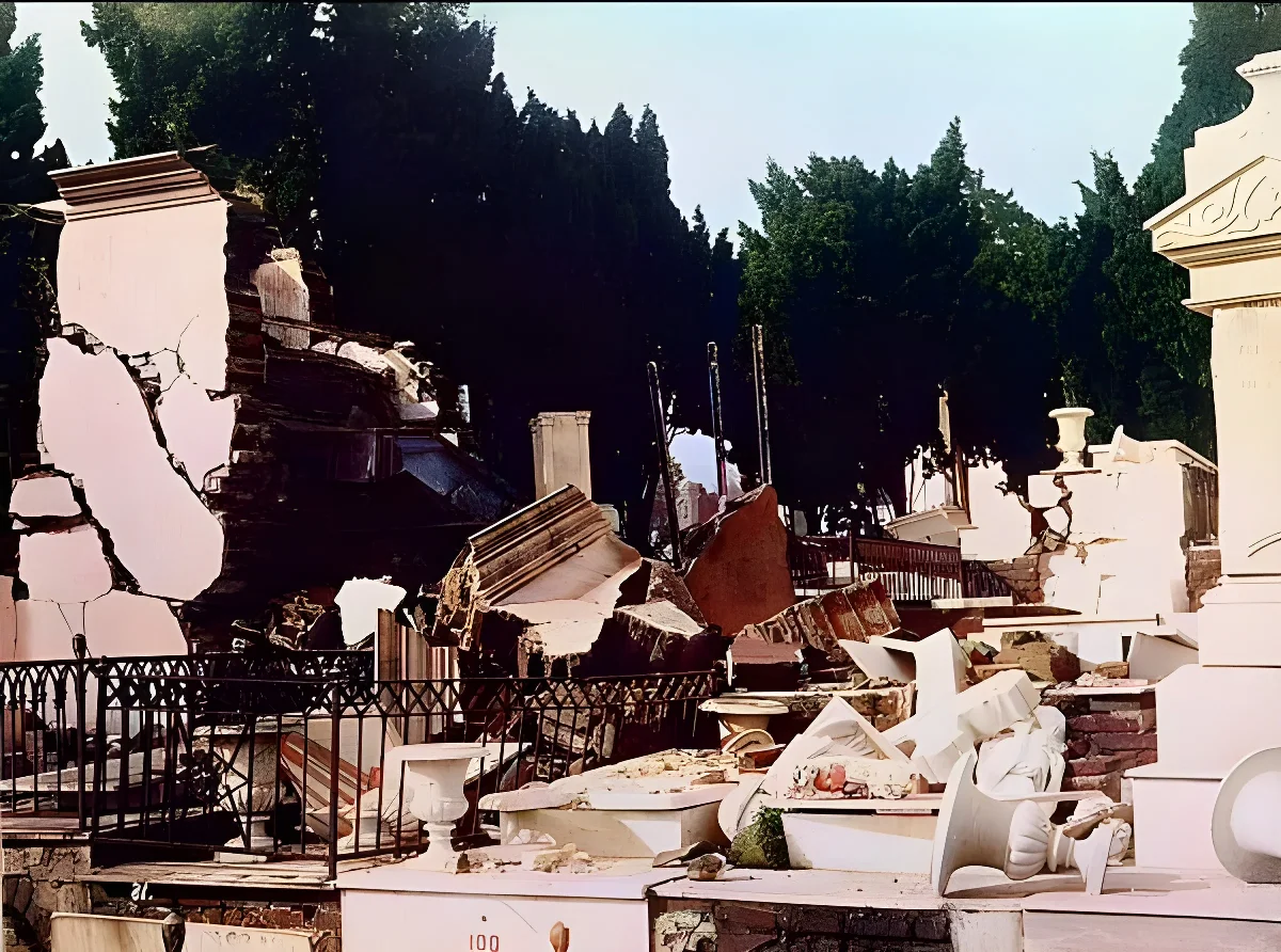 Cementerio N°1 tras el terremoto del 16 de agosto de 1906 en Valparaíso — aprox. 1906 | Chile de Ayer