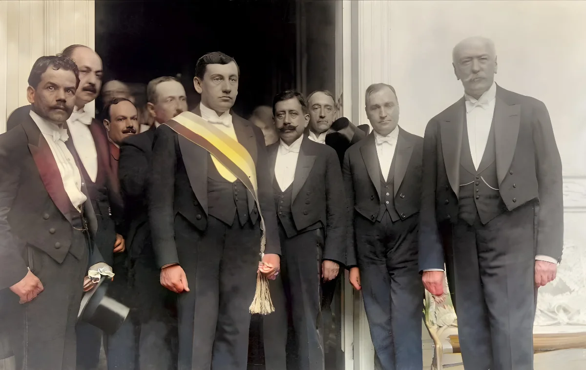 Arturo Alessandri Palma siendo investido como Presidente de la República — aprox. 1932 | Chile de Ayer