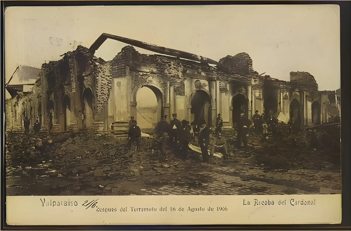 Mercado Cardonal tras el terremoto de Valparaíso de 1906 — aprox. 1906 | Chile de Ayer