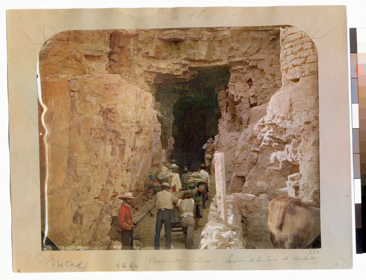 Minas. Socavón de la Sierra de Carballo — 1863 | Chile de Ayer