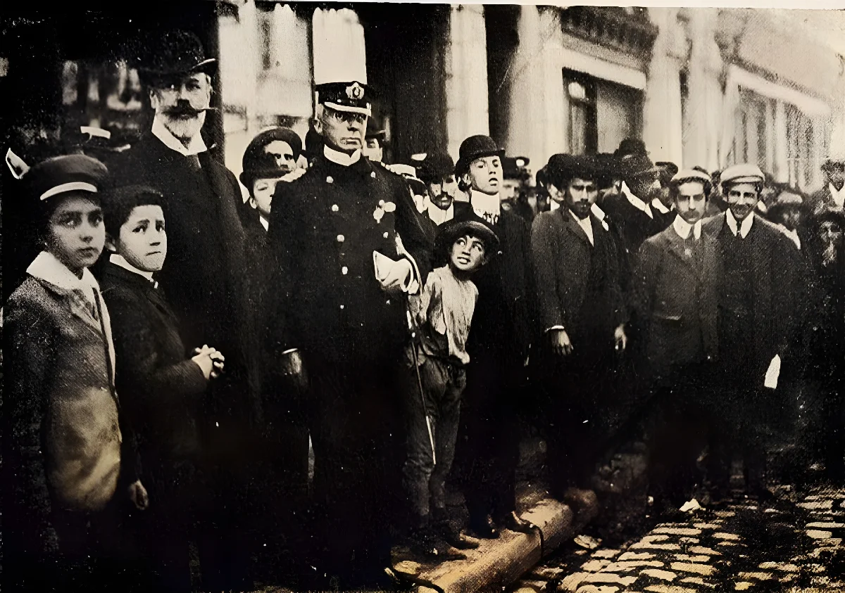 El intendente de Valparaíso junto al jefe de Plaza Luis Gómez Carreño después del Terremoto de Valparaíso de 1906 — aprox. 1906 | Chile de Ayer