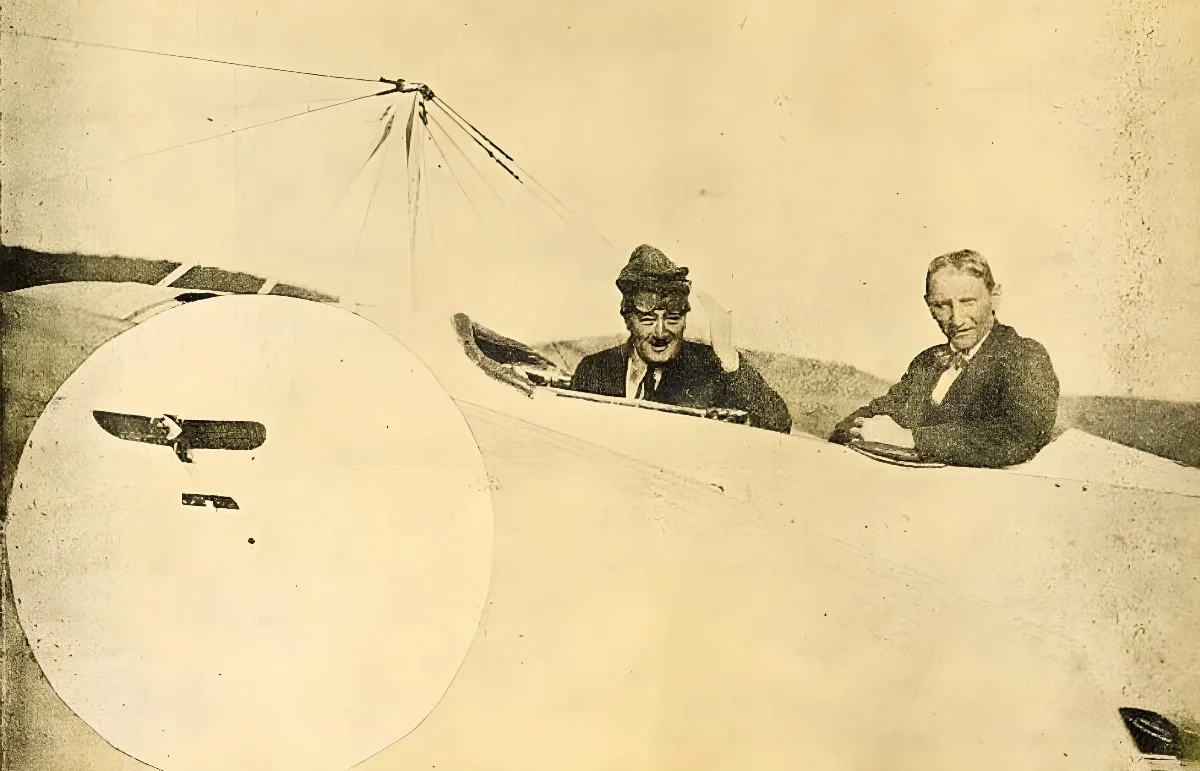 Piloto aviador David Fuentes, raid Santiago-Valparaíso — aprox. 1915 | Chile de Ayer