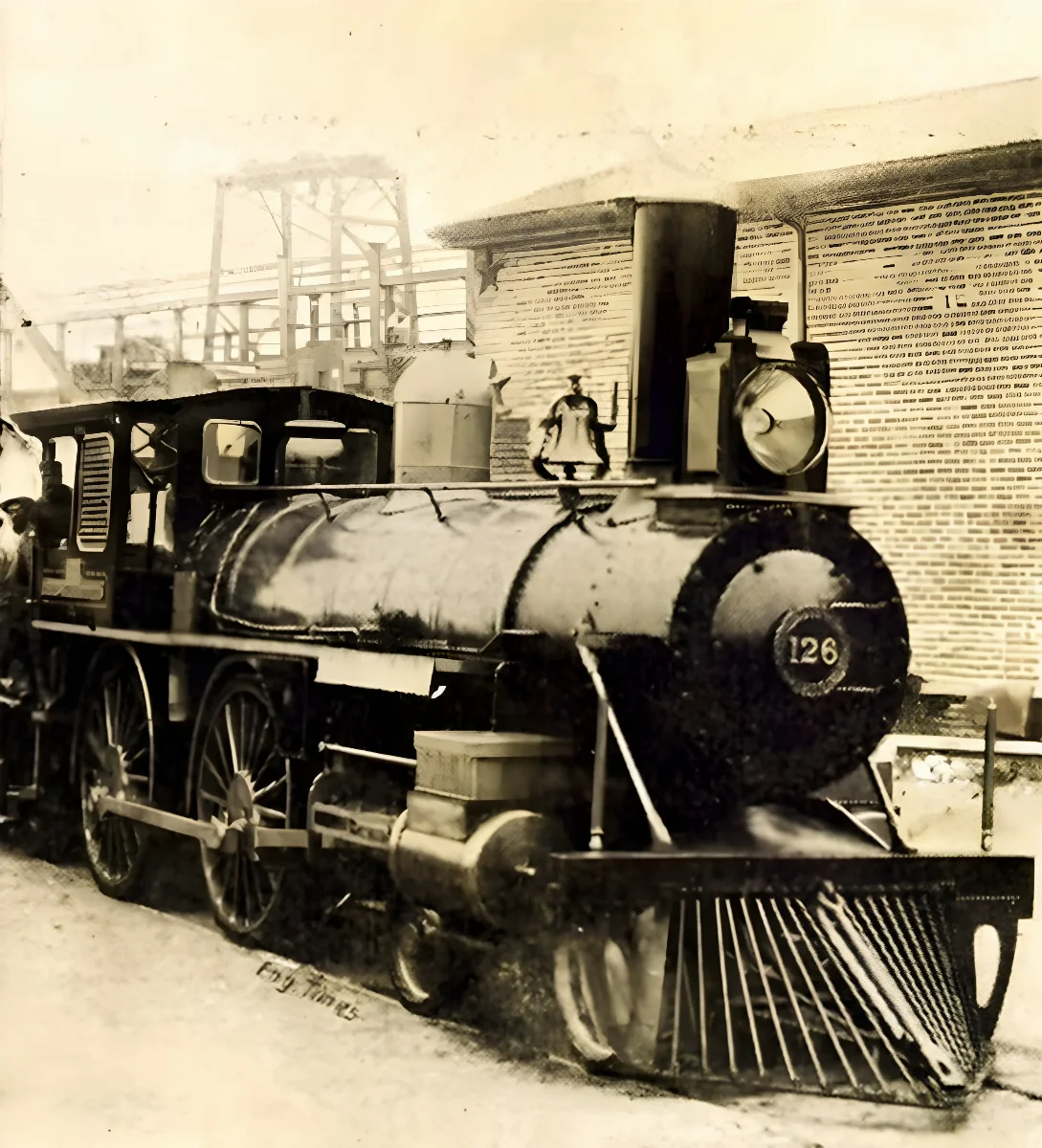 Locomotora n° 126 José Manuel Balmaceda de Ferrocarriles del Estado de Chile. — aprox. 1895 | Chile de Ayer