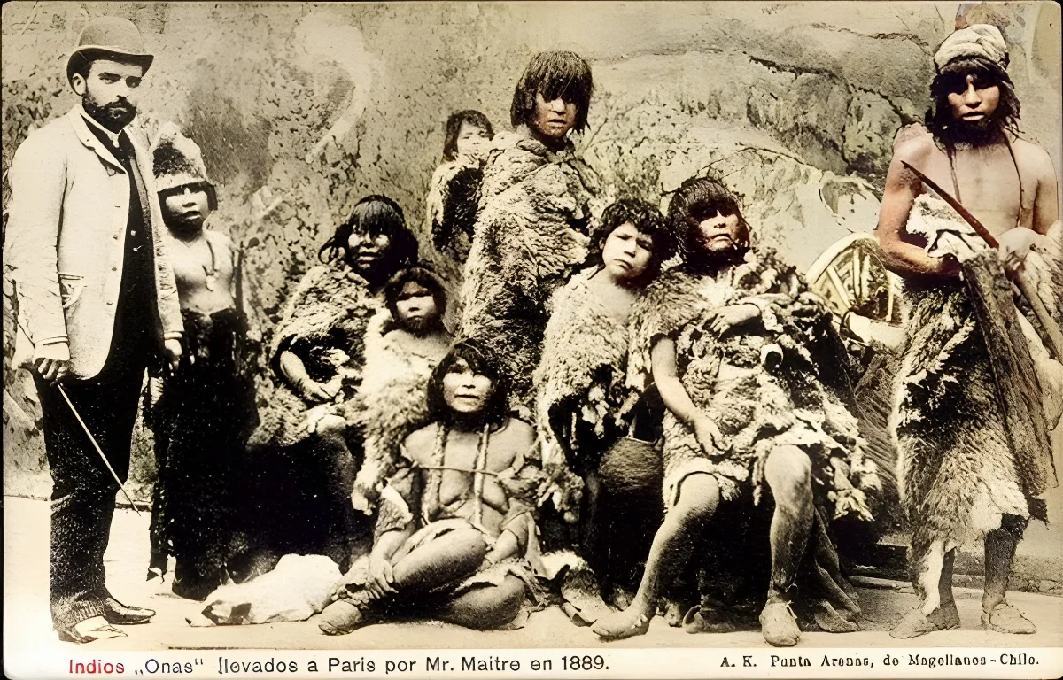 Indígenas onas llevados a París por Mr. Maitre en 1889 — aprox. 1900 | Chile de Ayer