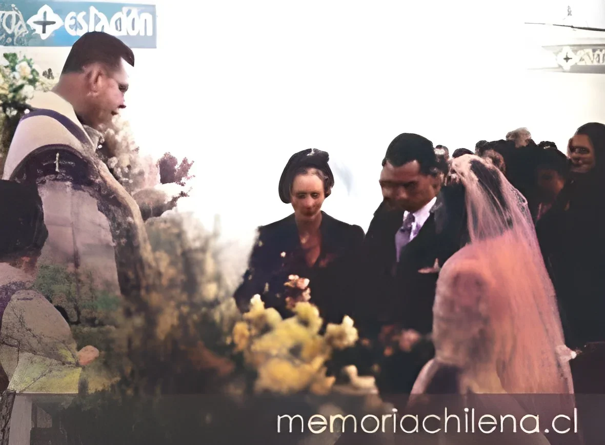 Alberto Hurtado Cruchaga en el matrimonio de Marta Cruchaga y Roberto Escobar, 19 marzo 1950 — 1950 | Chile de Ayer