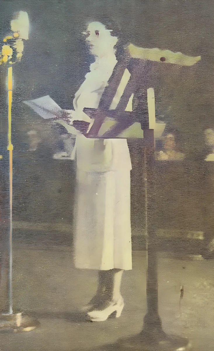 Amanda Labarca, pedagoga, en ceremonia de promulgación del derecho a sufragio femenino, enero 1949 — 1949 | Chile de Ayer