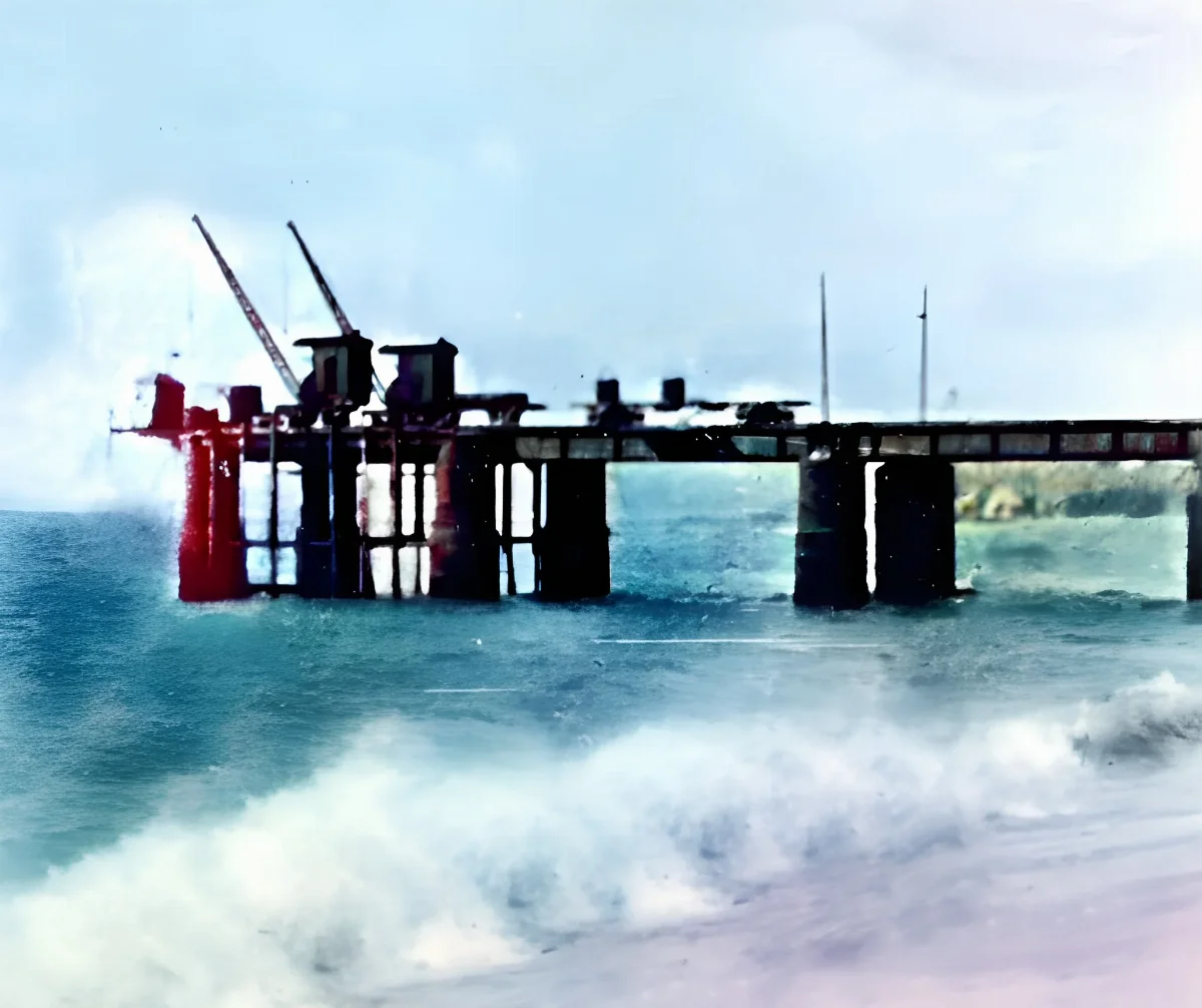 Grúas originales del Muelle Vergara, — aprox. 1900 | Chile de Ayer