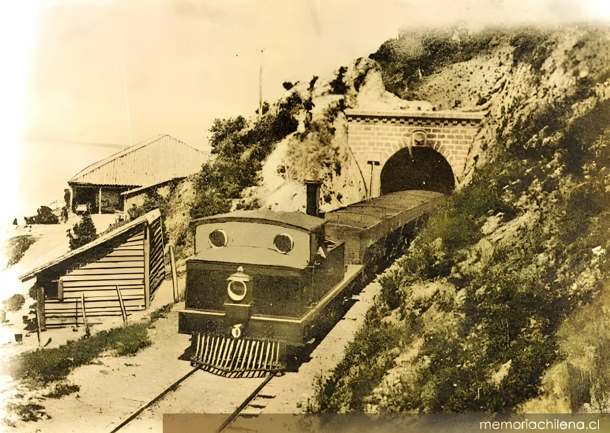 Cerro Chepe y túnel del ferrocarril a Curanilahue, hacia 1920 — 1920 | Chile de Ayer
