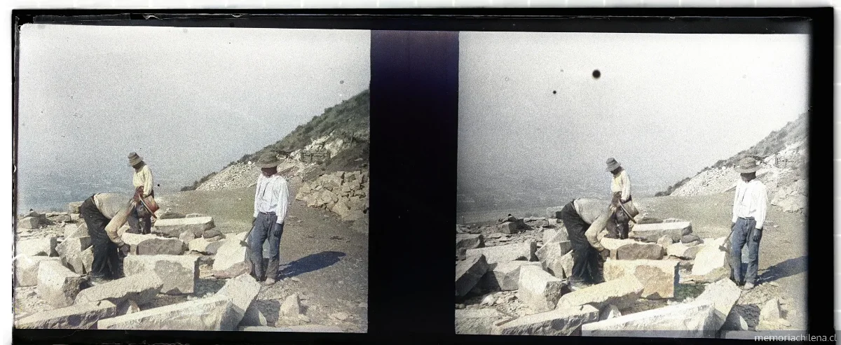 Cerro San Cristóbal, Canteras, tallando una piedra, 1905 — 1905 | Chile de Ayer