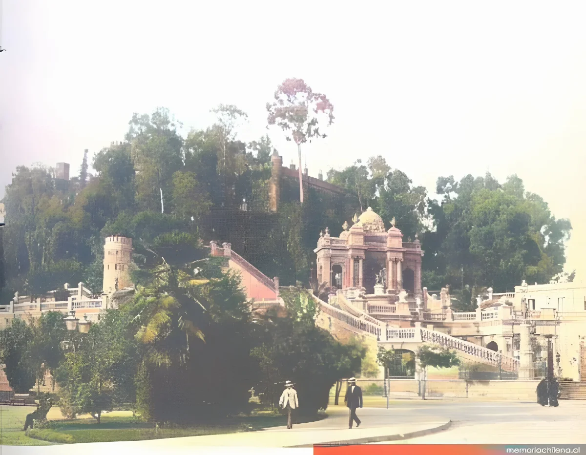 Cerro Santa Lucía con pabellón y escalinatas — 1920 | Chile de Ayer