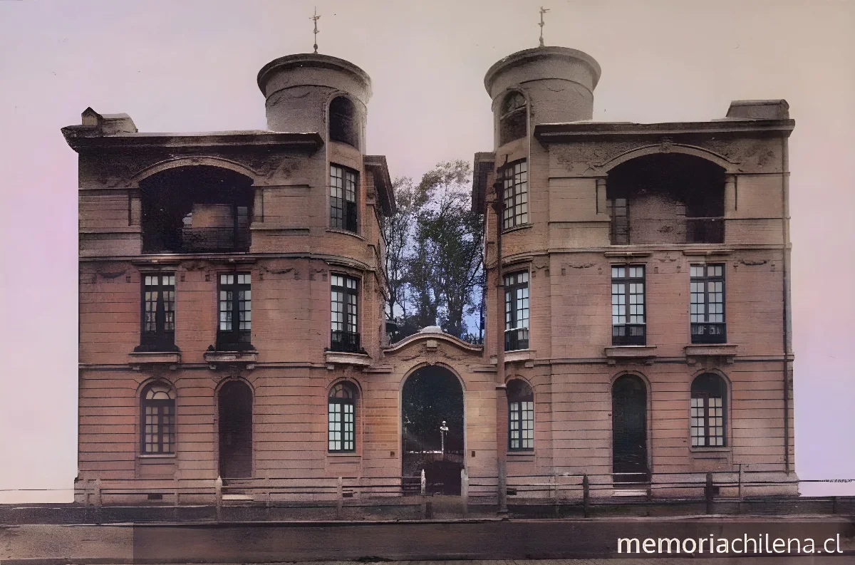 Cité Las Palmas, construido por Julio Bertrand en 1914 — 1915 | Chile de Ayer