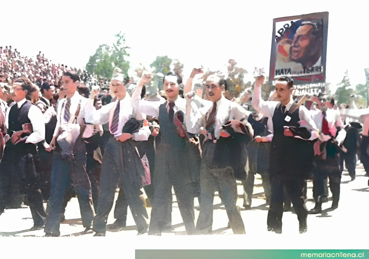 Desfile del Partido Socialista, 1937 — 1937 | Chile de Ayer
