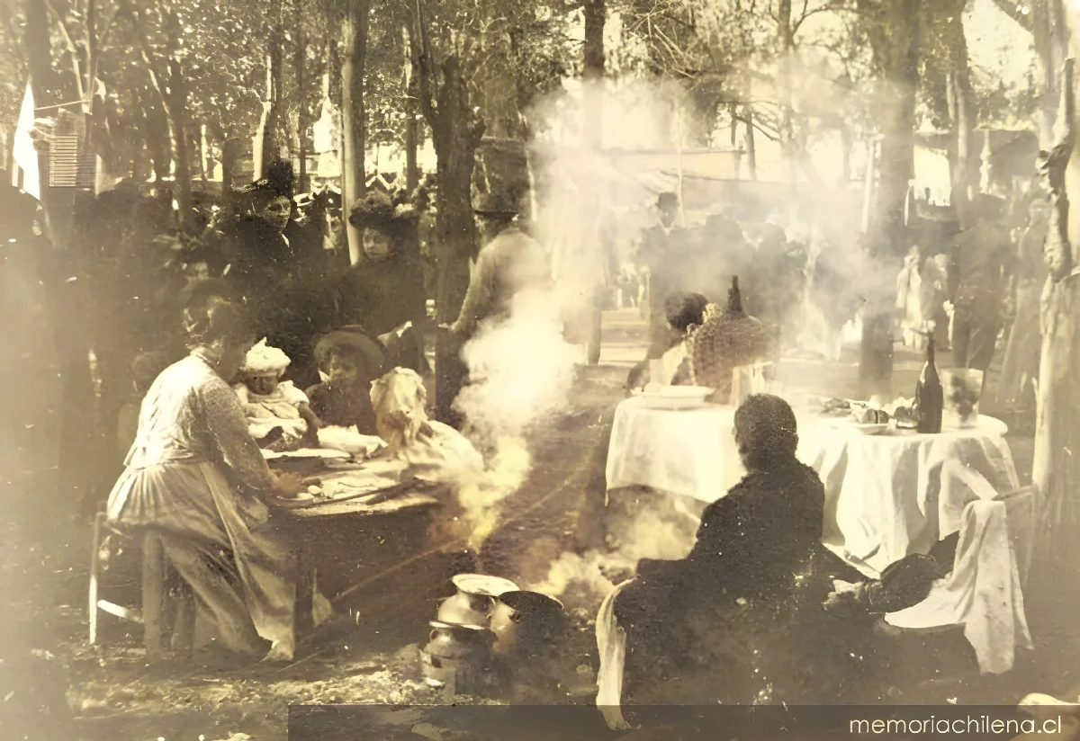Dieciocho de septiembre en el Parque Cousiño, hacia 1900 — 1900 | Chile de Ayer
