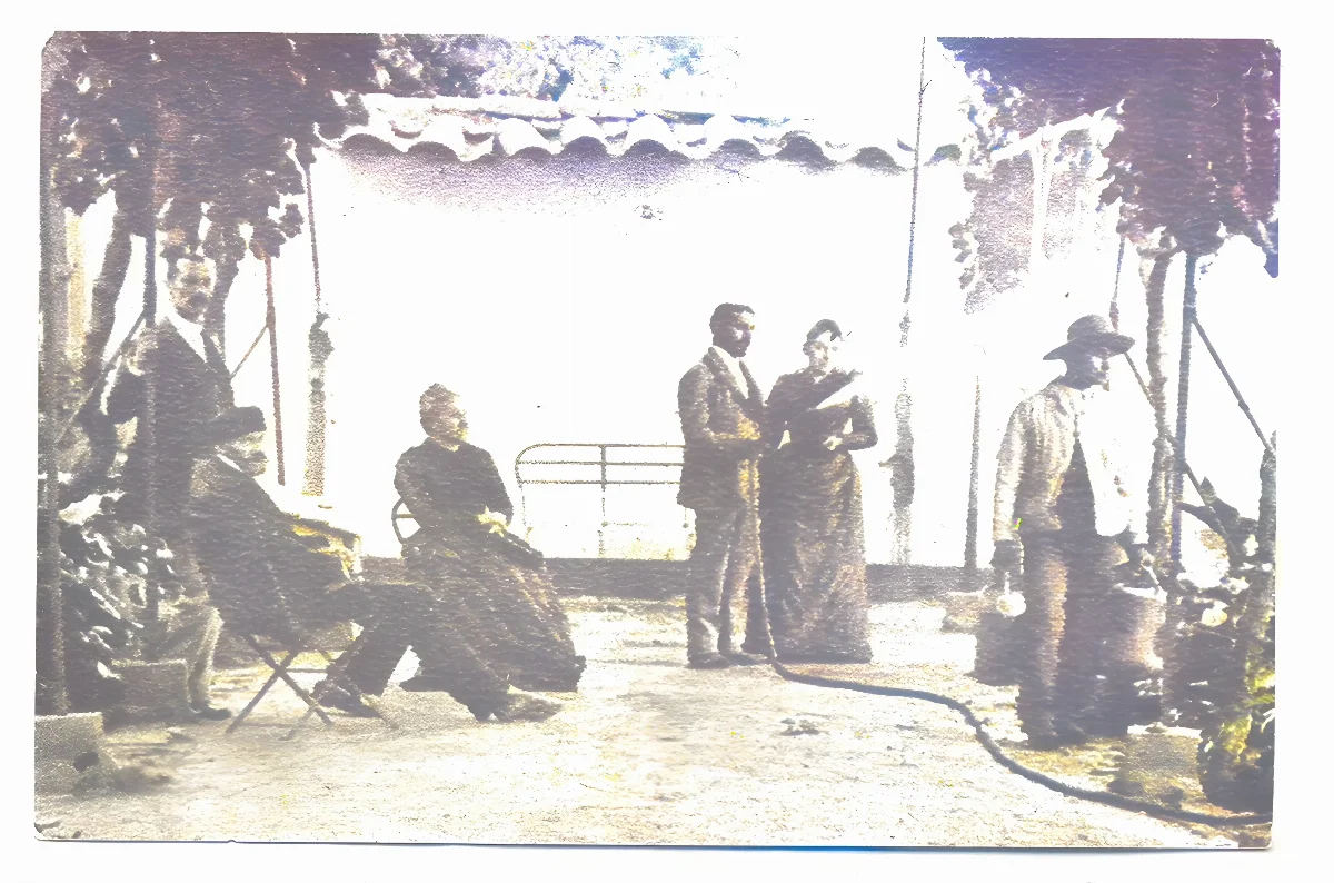 Diego Barros Arana: sentado con un grupo en San Bernardo, 1888 — 1888 | Chile de Ayer