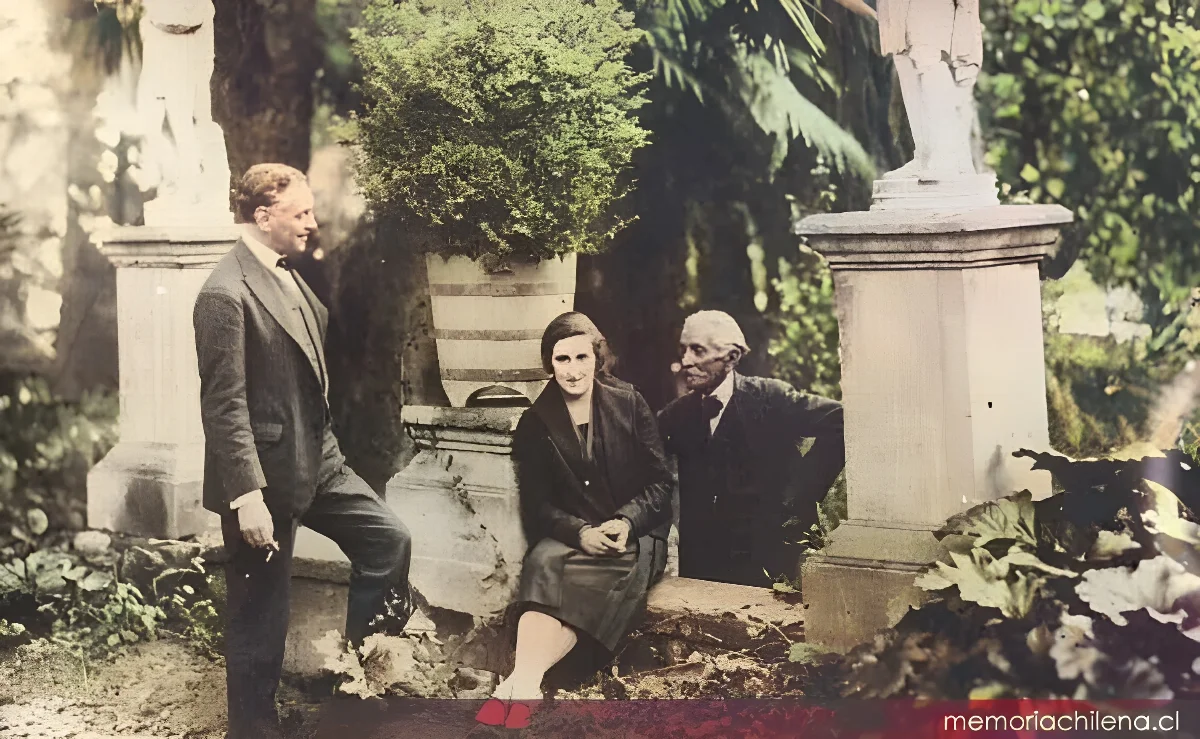 Diego Dublé Urrutia junto a su esposa Mercedes García Huidobro y el pintor Juan Francisco González, hacia 1930 — 1930 | Chile de Ayer