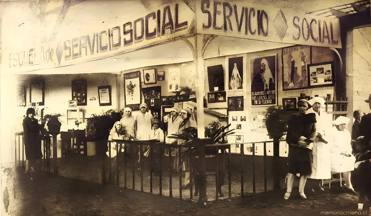 Escuela de Servicio Social en el cincuentenario del Decreto Amunátegui, 1927 — 1927 | Chile de Ayer