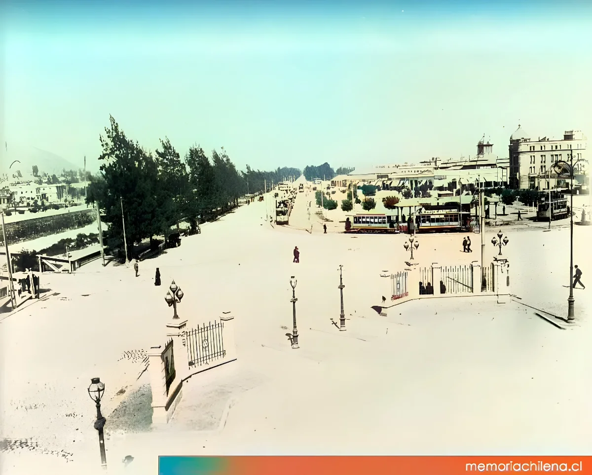 Estación Mapocho hacia el terminal de tranvías, hacia 1912 — 1912 | Chile de Ayer