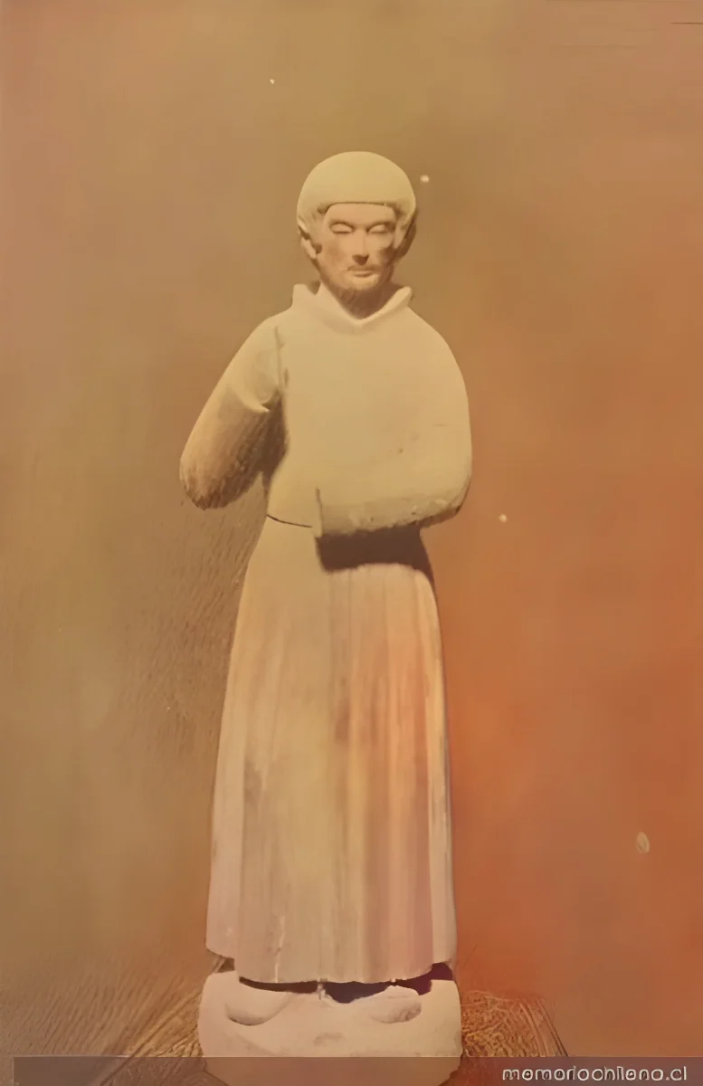Estatuilla de un misionero jesuita en madera labrada — 1904 | Chile de Ayer