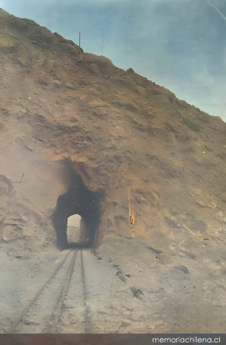 Ferrocarril de Arica a La Paz: túnel en el kilómetro 81, hacia 1905 — 1905 | Chile de Ayer
