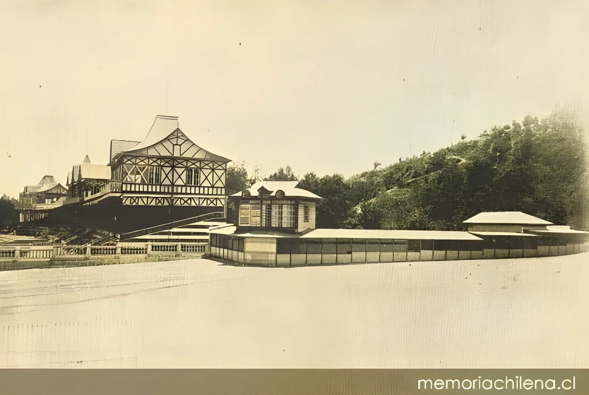 Tribunas del Valparaíso Sporting Club y dependencias de apuestas mutuas, hacia 1913 — 1913 | Chile de Ayer