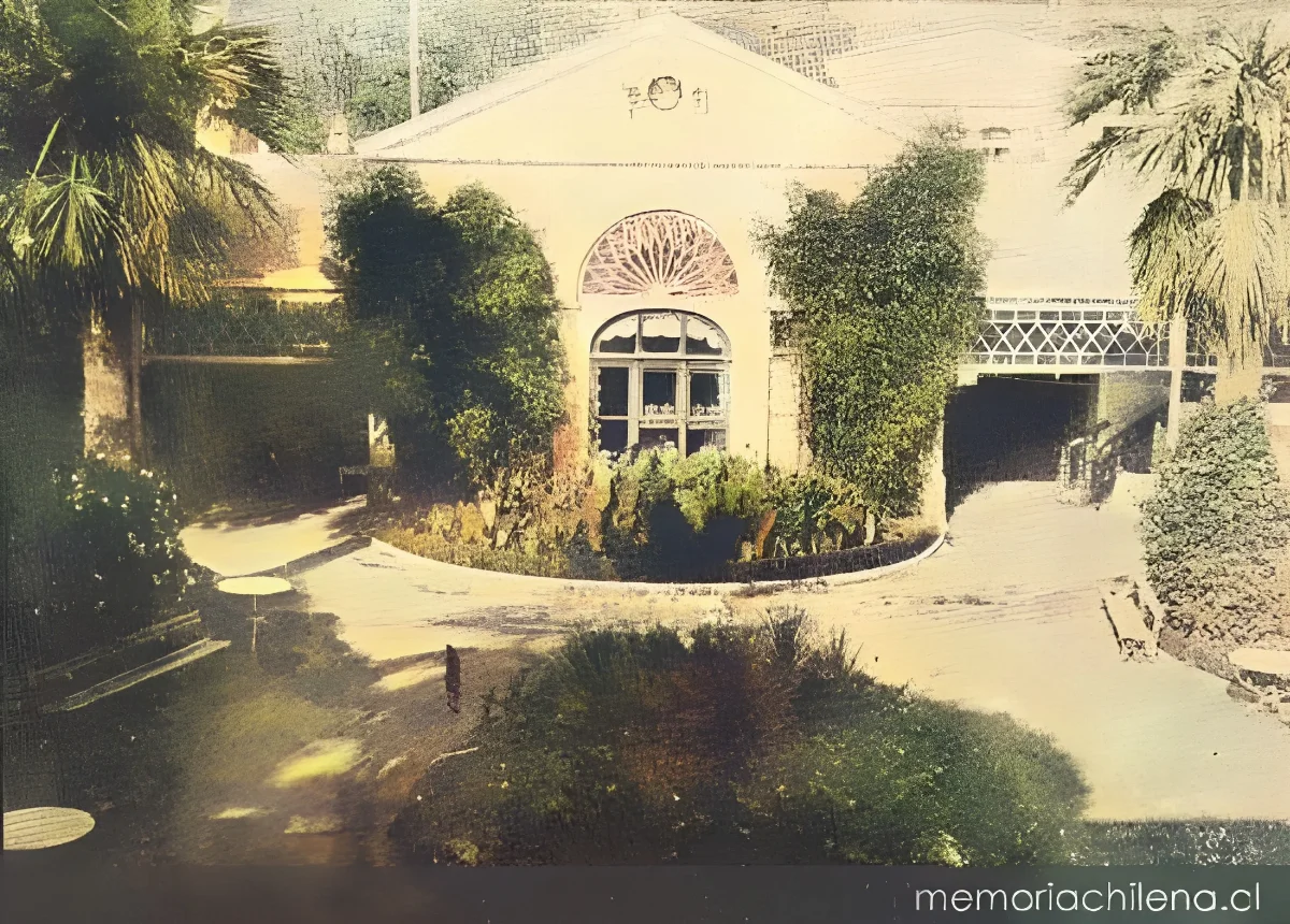 Patio del Gran Hotel, hacia 1913 — 1913 | Chile de Ayer