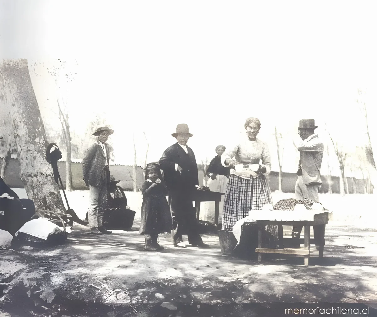 La motera, hacia 1900 — 1900 | Chile de Ayer