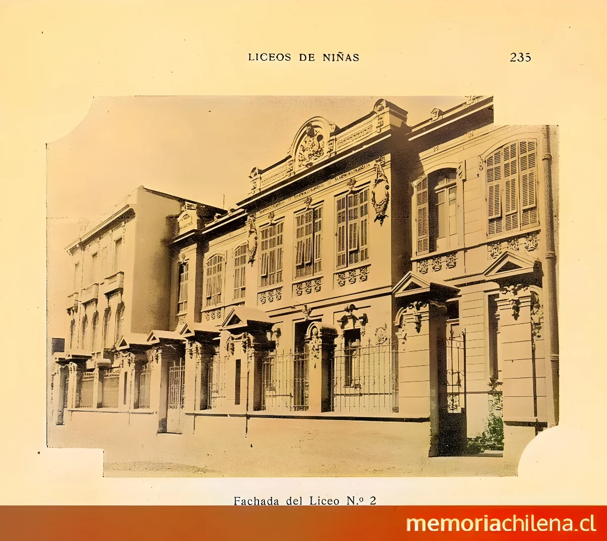 Liceo de Niñas : fachada del Liceo Nº 2 — 1928 | Chile de Ayer